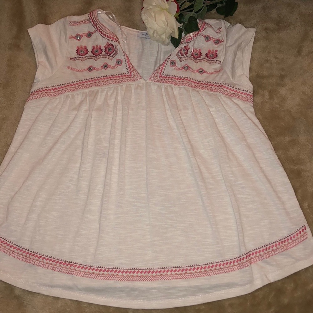 Tee with embroidery
